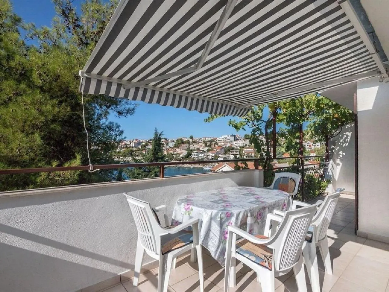 Apartments Dane-30M From Sea Trogir